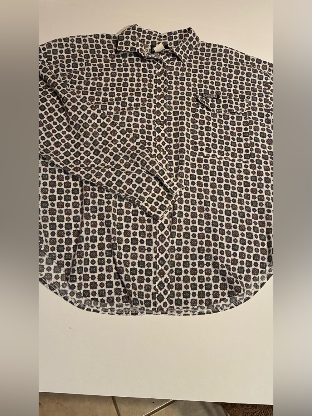 Men’s ROUGHRIDER Western Shirt Size L. Nice Pattern, Metal Buttons & Back Flap.